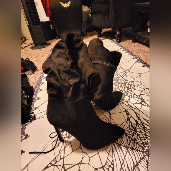 Dolls Kill Black Suade Knee High Boots (6.5)(NWOB) - Picture 4 of 4